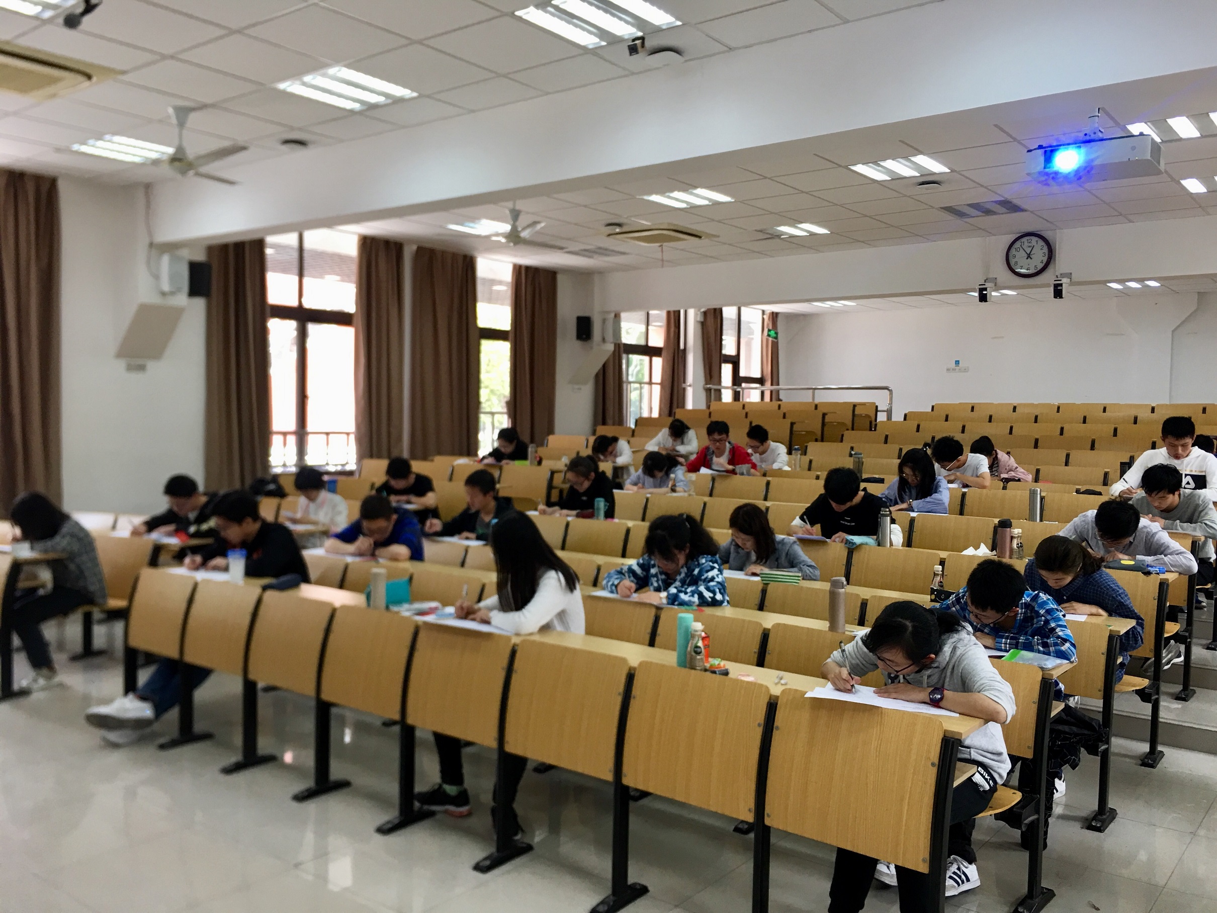 //www.dachidu.net/dofiles/img/20180425121718205.jpg